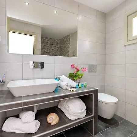 Luxury Vacation Irene With Private Juccuzi * Fíra