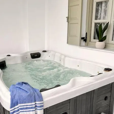 Luxury Vacation Irene With Private Juccuzi Apartamento Fira (Santorini)